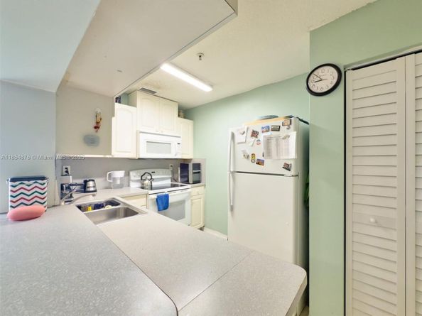 3201 W Flagler St 209, Miami FL 33135