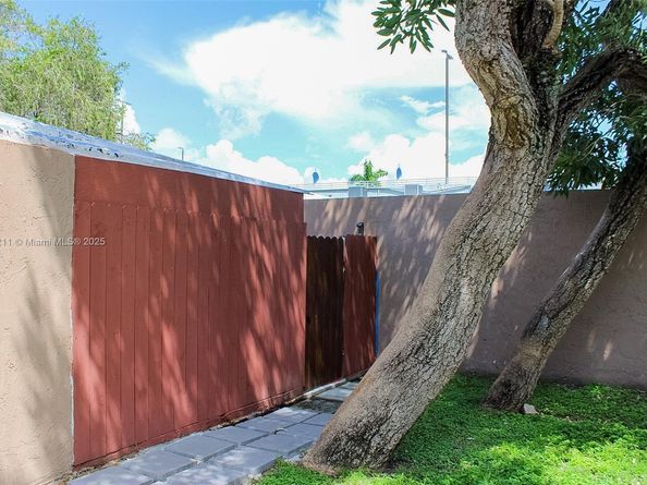 1805 SW 107th Ave 2610, Miami FL 33165