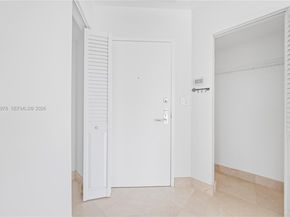 3600 Mystic Pointe Dr PH6, Aventura FL 33180