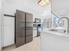 3600 Mystic Pointe Dr PH6, Aventura FL 33180