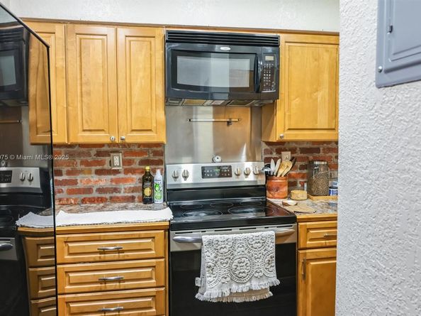 1541 NE 34th Ct 104, Oakland Park FL 33334