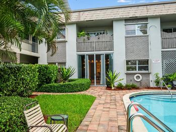 1541 NE 34th Ct