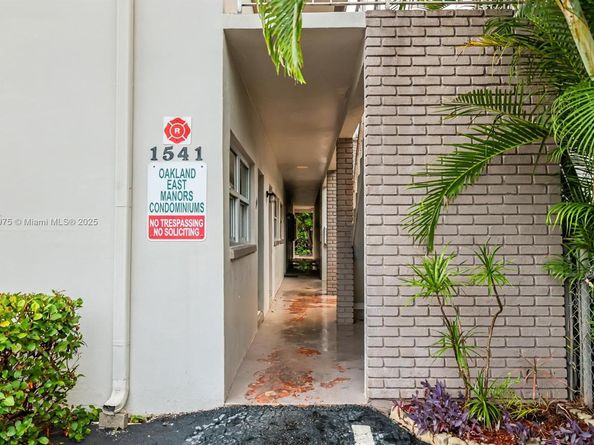 1541 NE 34th Ct 104, Oakland Park FL 33334