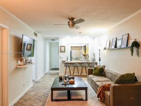 1541 NE 34th Ct 104, Oakland Park FL 33334