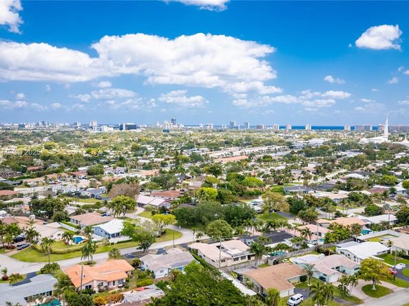 1750 NE 52nd St, Fort Lauderdale FL 33334