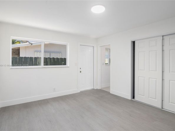 1750 NE 52nd St, Fort Lauderdale FL 33334