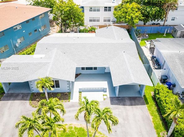 1750 NE 52nd St, Fort Lauderdale FL 33334
