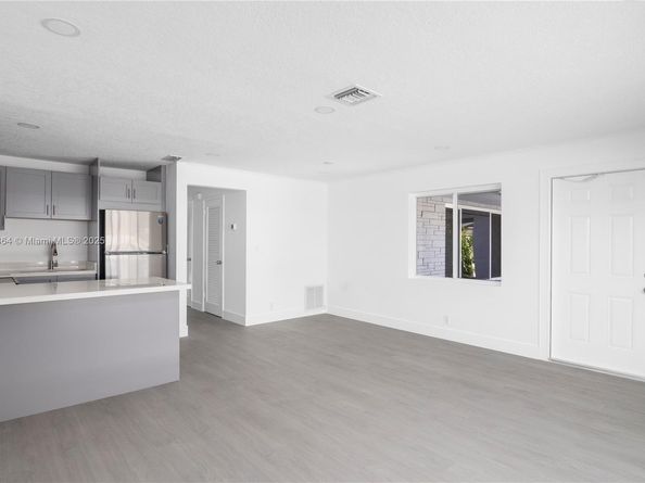 1750 NE 52nd St, Fort Lauderdale FL 33334