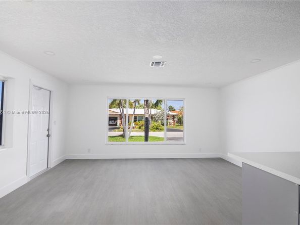 1750 NE 52nd St, Fort Lauderdale FL 33334