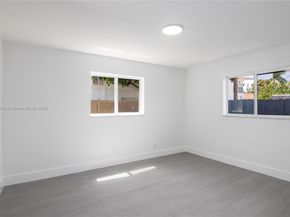 1750 NE 52nd St, Fort Lauderdale FL 33334