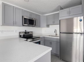 1750 NE 52nd St, Fort Lauderdale FL 33334