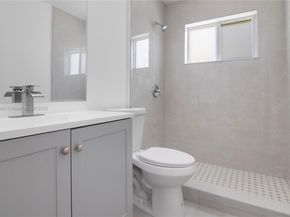 1750 NE 52nd St, Fort Lauderdale FL 33334