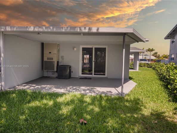 1750 NE 52nd St, Fort Lauderdale FL 33334