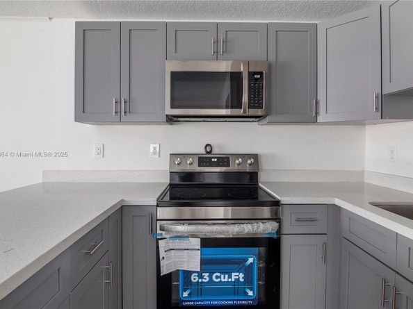 1750 NE 52nd St, Fort Lauderdale FL 33334