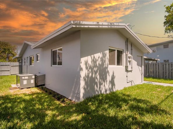 1750 NE 52nd St, Fort Lauderdale FL 33334