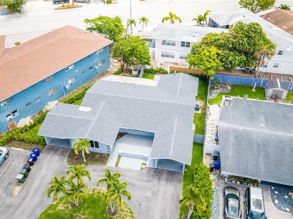 1750 NE 52nd St, Fort Lauderdale FL 33334