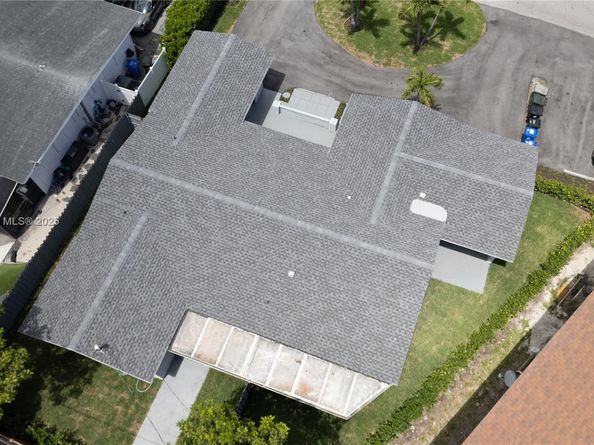 1750 NE 52nd St, Fort Lauderdale FL 33334