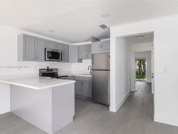 1750 NE 52nd St, Fort Lauderdale FL 33334