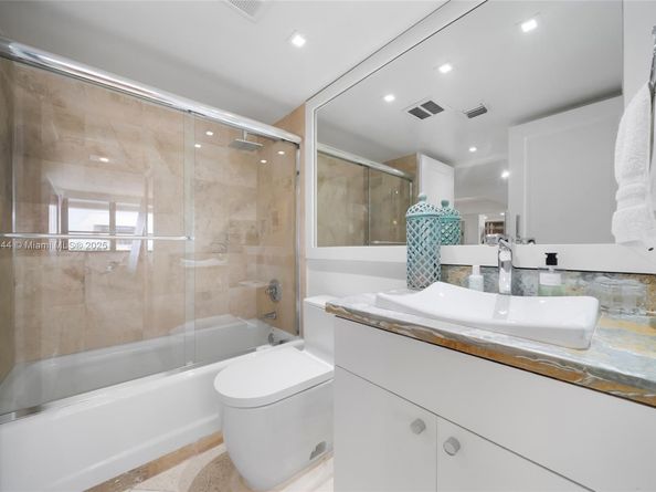 3 Grove Isle Dr C1804, Miami FL 33133