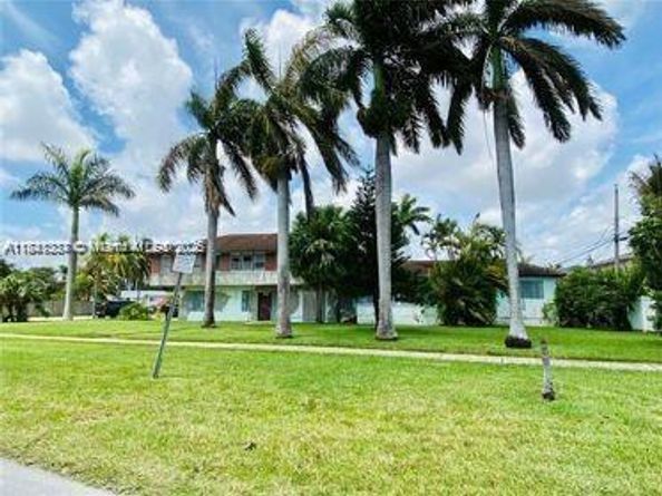 10900 N Bayshore Dr, Miami FL 33161