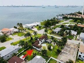 10900 N Bayshore Dr, Miami FL 33161