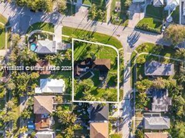 10900 N Bayshore Dr, Miami FL 33161