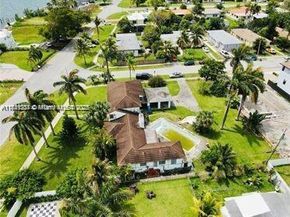 10900 N Bayshore Dr, Miami FL 33161