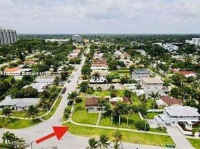 10900 N Bayshore Dr, Miami FL 33161