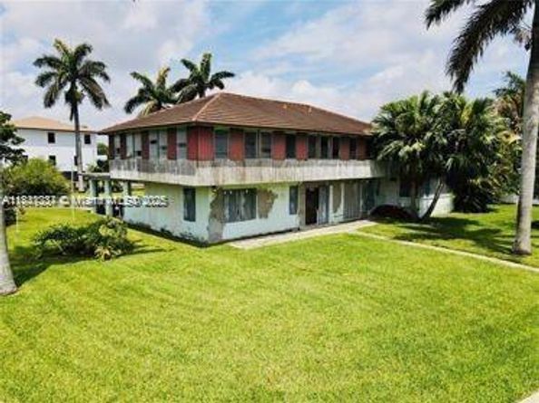 10900 N Bayshore Dr, Miami FL 33161