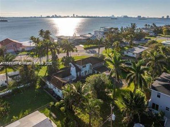 10900 N Bayshore Dr, Miami FL 33161