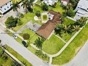 10900 N Bayshore Dr, Miami FL 33161