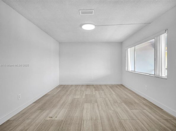 2101 NE 68th St Unit 202, Fort Lauderdale FL 33308