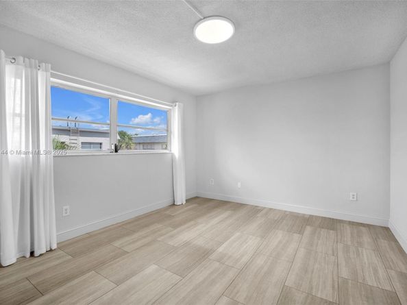 2101 NE 68th St Unit 202, Fort Lauderdale FL 33308