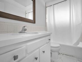 2101 NE 68th St Unit 202, Fort Lauderdale FL 33308