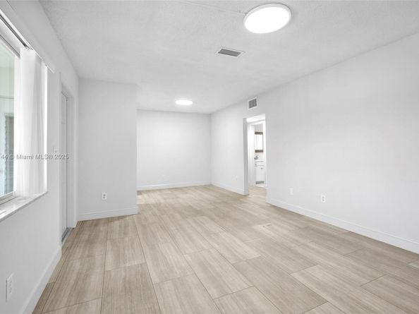 2101 NE 68th St Unit 202, Fort Lauderdale FL 33308