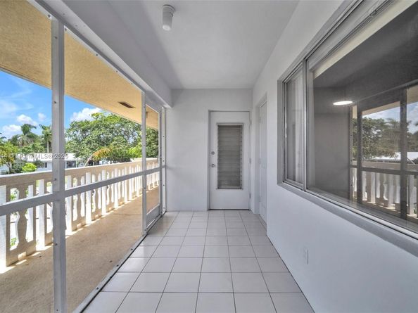 2101 NE 68th St Unit 202, Fort Lauderdale FL 33308