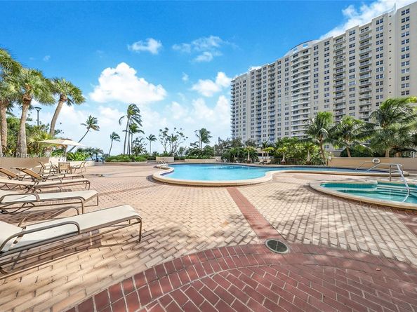 520 Brickell Key Dr A1104, Miami FL 33131