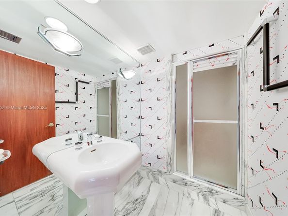 520 Brickell Key Dr A1104, Miami FL 33131