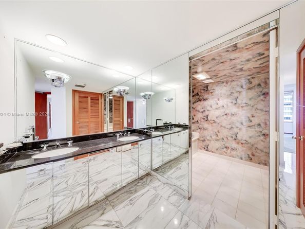 520 Brickell Key Dr A1104, Miami FL 33131