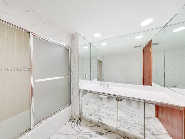 520 Brickell Key Dr A1104, Miami FL 33131