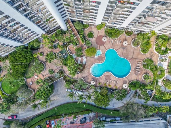 520 Brickell Key Dr A1104, Miami FL 33131