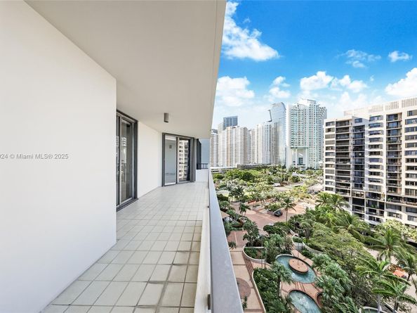 520 Brickell Key Dr A1104, Miami FL 33131