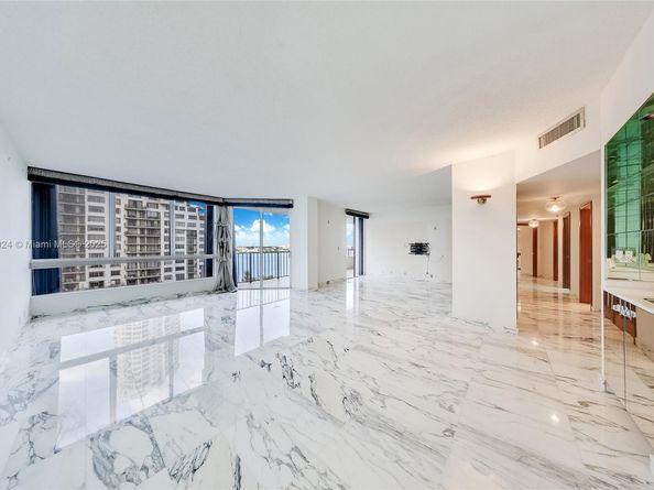 520 Brickell Key Dr A1104, Miami FL 33131