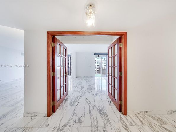 520 Brickell Key Dr A1104, Miami FL 33131