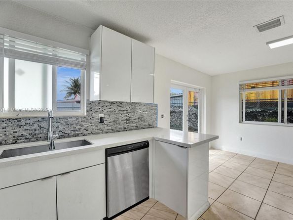 1154 NW 103rd St, Miami FL 33150