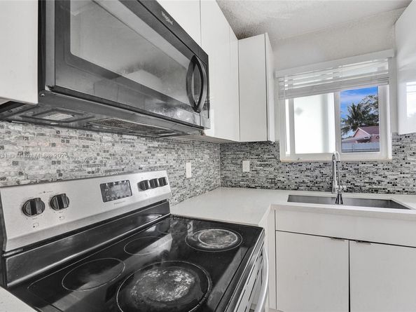 1154 NW 103rd St, Miami FL 33150