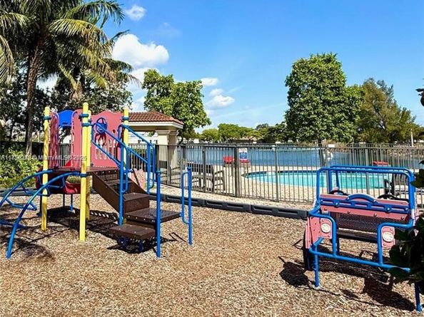 1047 NW 33rd Mnr, Pompano Beach FL 33064