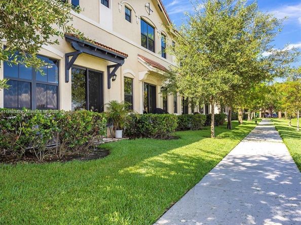 1047 NW 33rd Mnr, Pompano Beach FL 33064