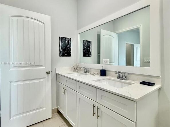 1047 NW 33rd Mnr, Pompano Beach FL 33064