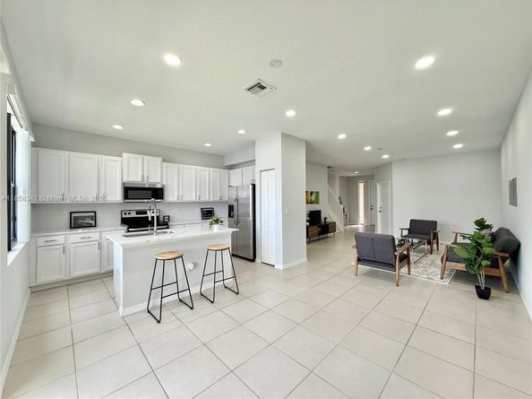 1047 NW 33rd Mnr, Pompano Beach FL 33064